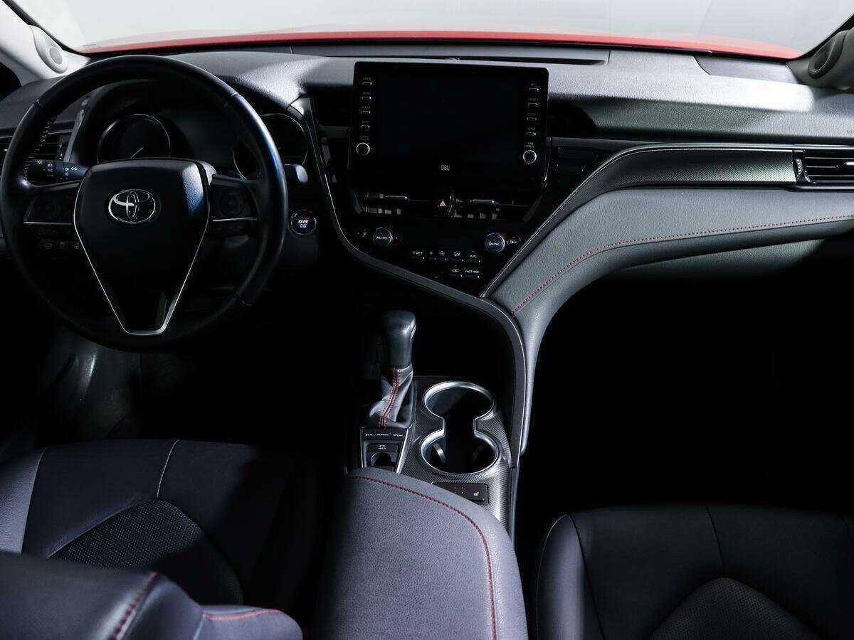 Toyota Camry с пробегом — 2021 год. Фото: #11