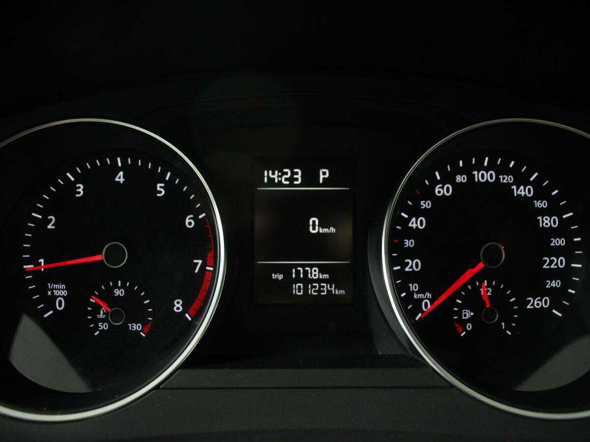 Volkswagen Jetta с пробегом — 2016 год. Фото: #10