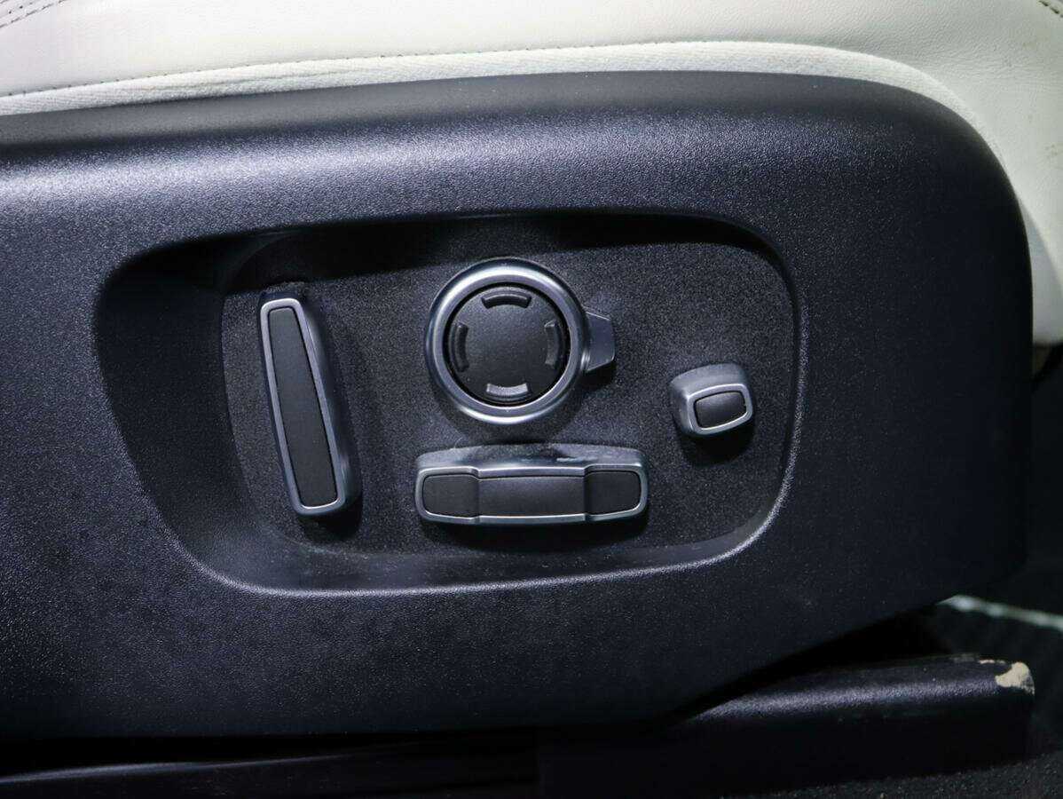 Land Rover Range Rover Velar с пробегом — 2018 год. Фото: #13