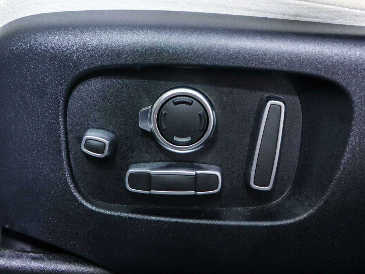 Land Rover Range Rover Velar с пробегом — 2018 год. Фото: #17