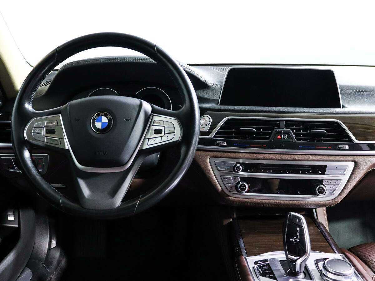 BMW 7 серии с пробегом — 2016 год. Фото: #8