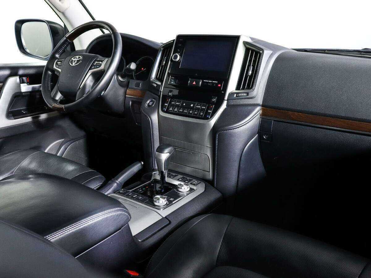 Toyota Land Cruiser с пробегом — 2017 год. Фото: #6