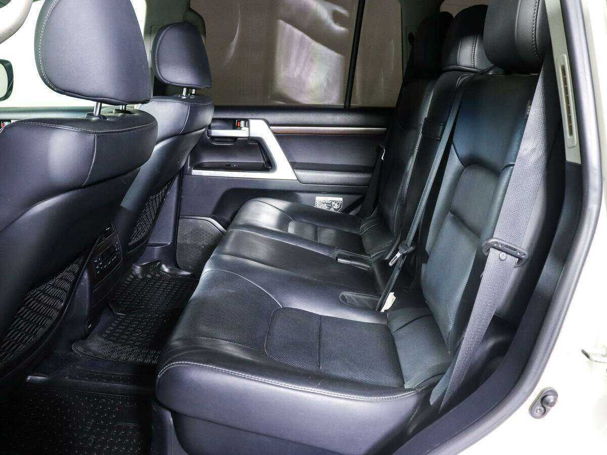 Toyota Land Cruiser с пробегом — 2017 год. Фото: #7