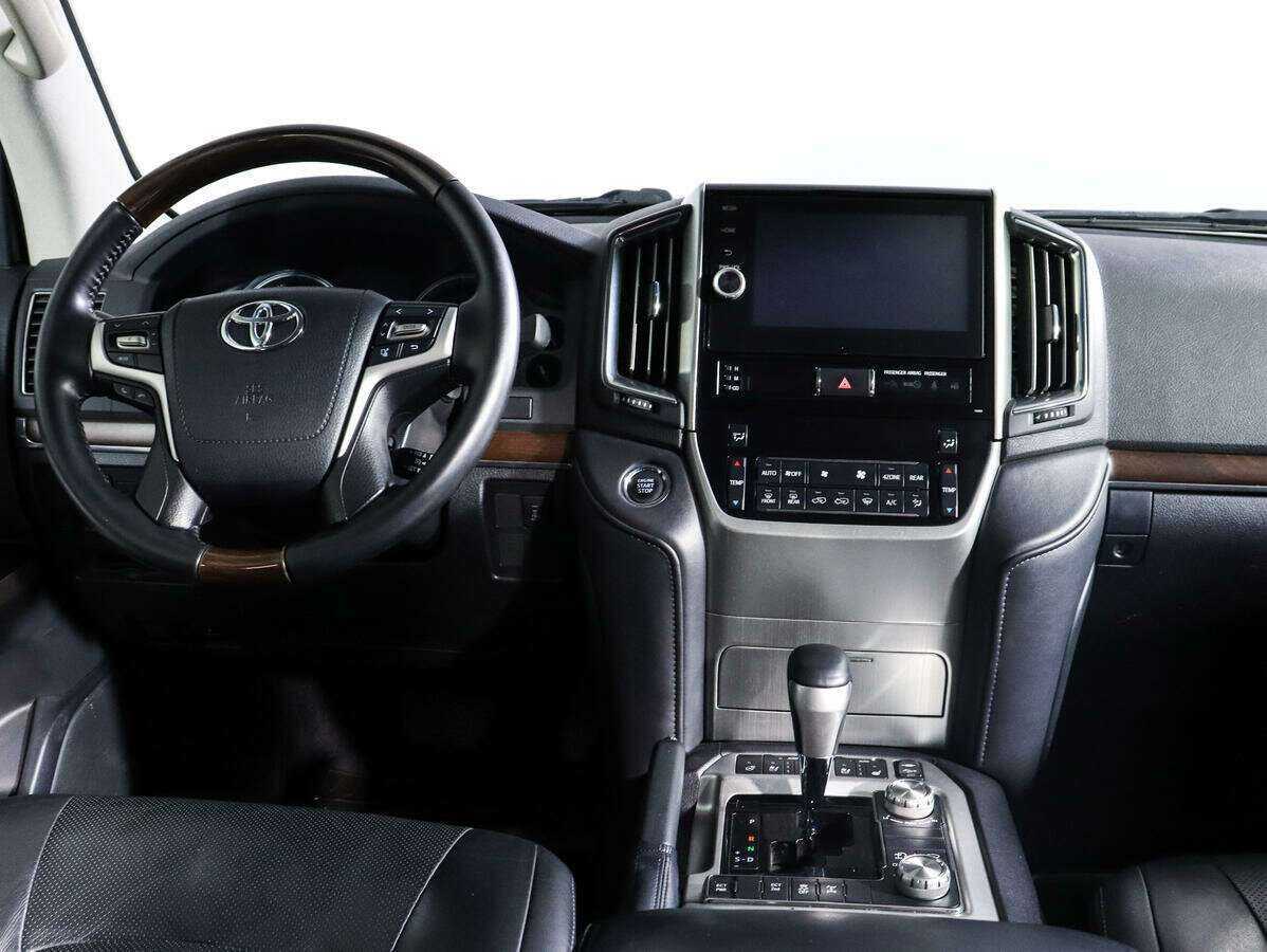 Toyota Land Cruiser с пробегом — 2017 год. Фото: #9