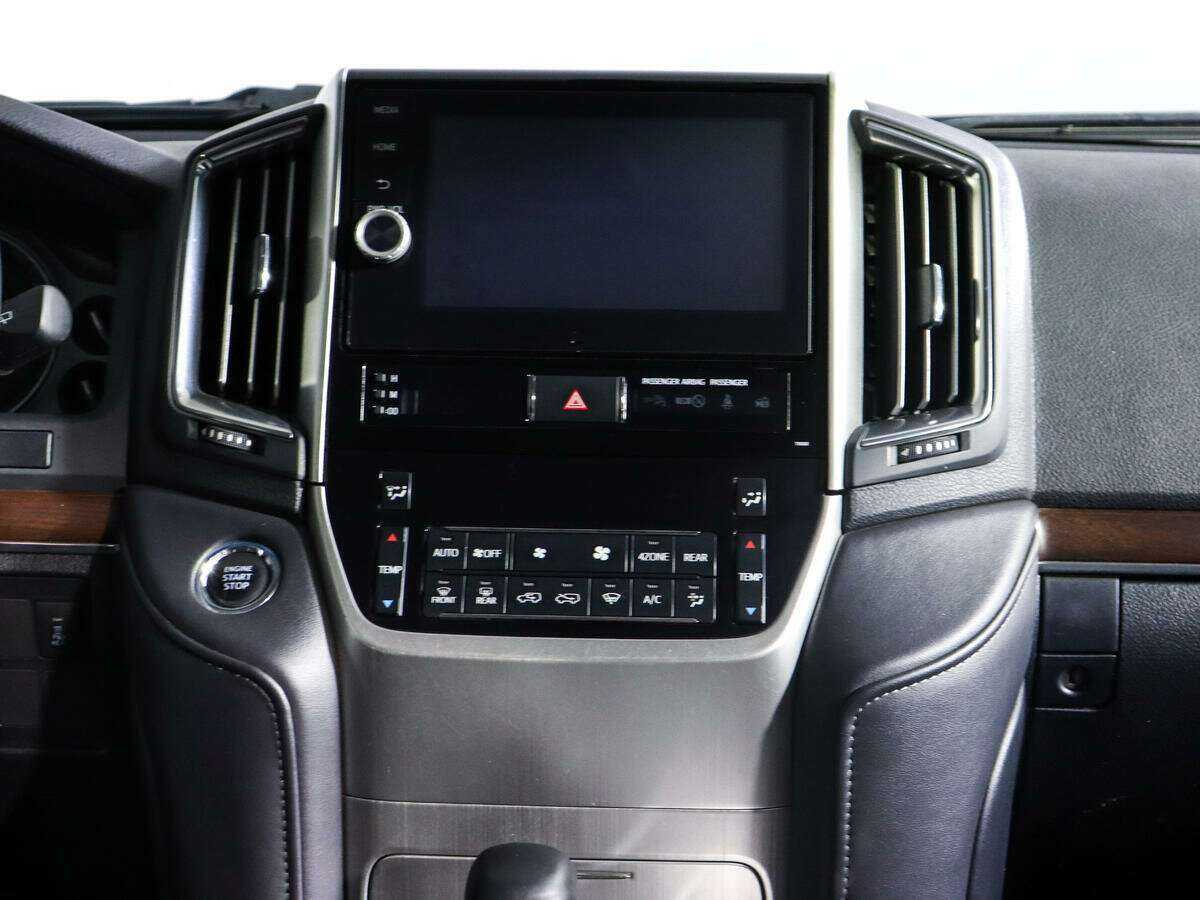 Toyota Land Cruiser с пробегом — 2017 год. Фото: #10
