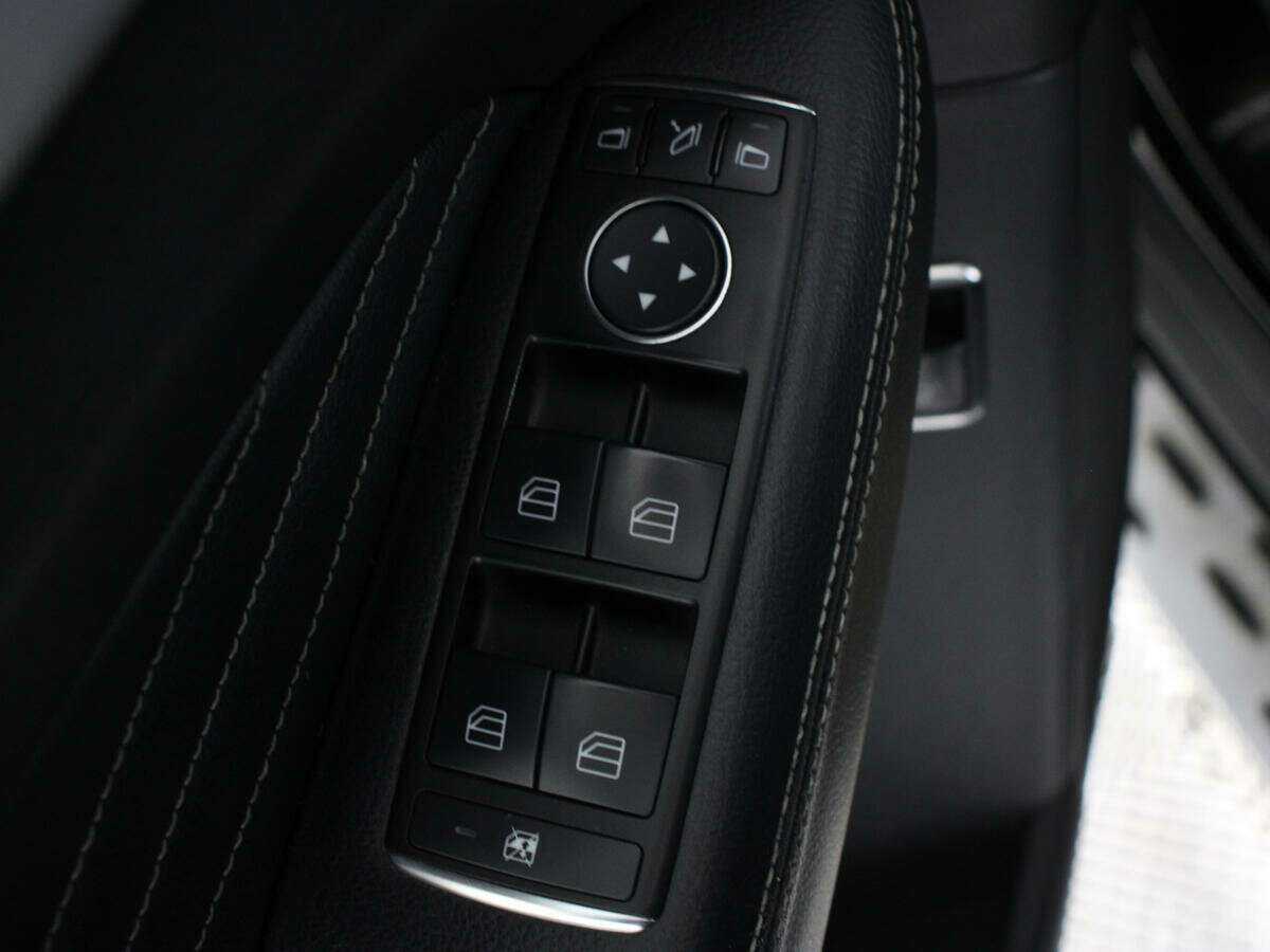 Mercedes-Benz M-Класс с пробегом — 2011 год. Фото: #16