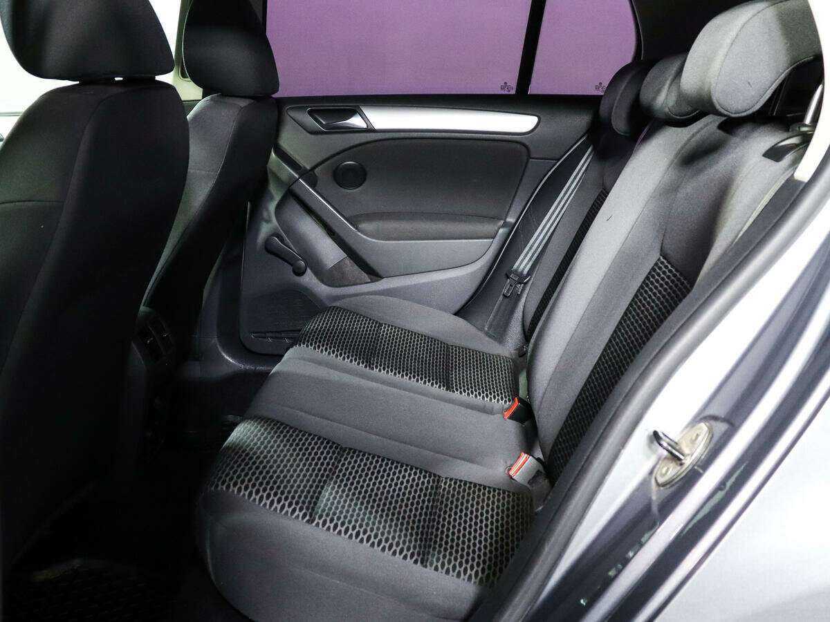 Volkswagen Golf с пробегом — 2010 год. Фото: #7