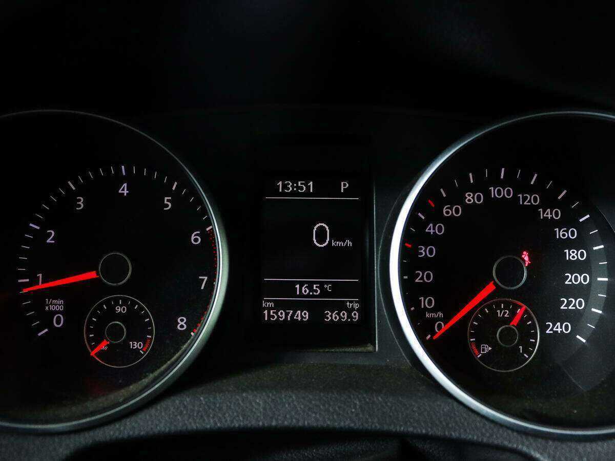 Volkswagen Golf с пробегом — 2010 год. Фото: #8