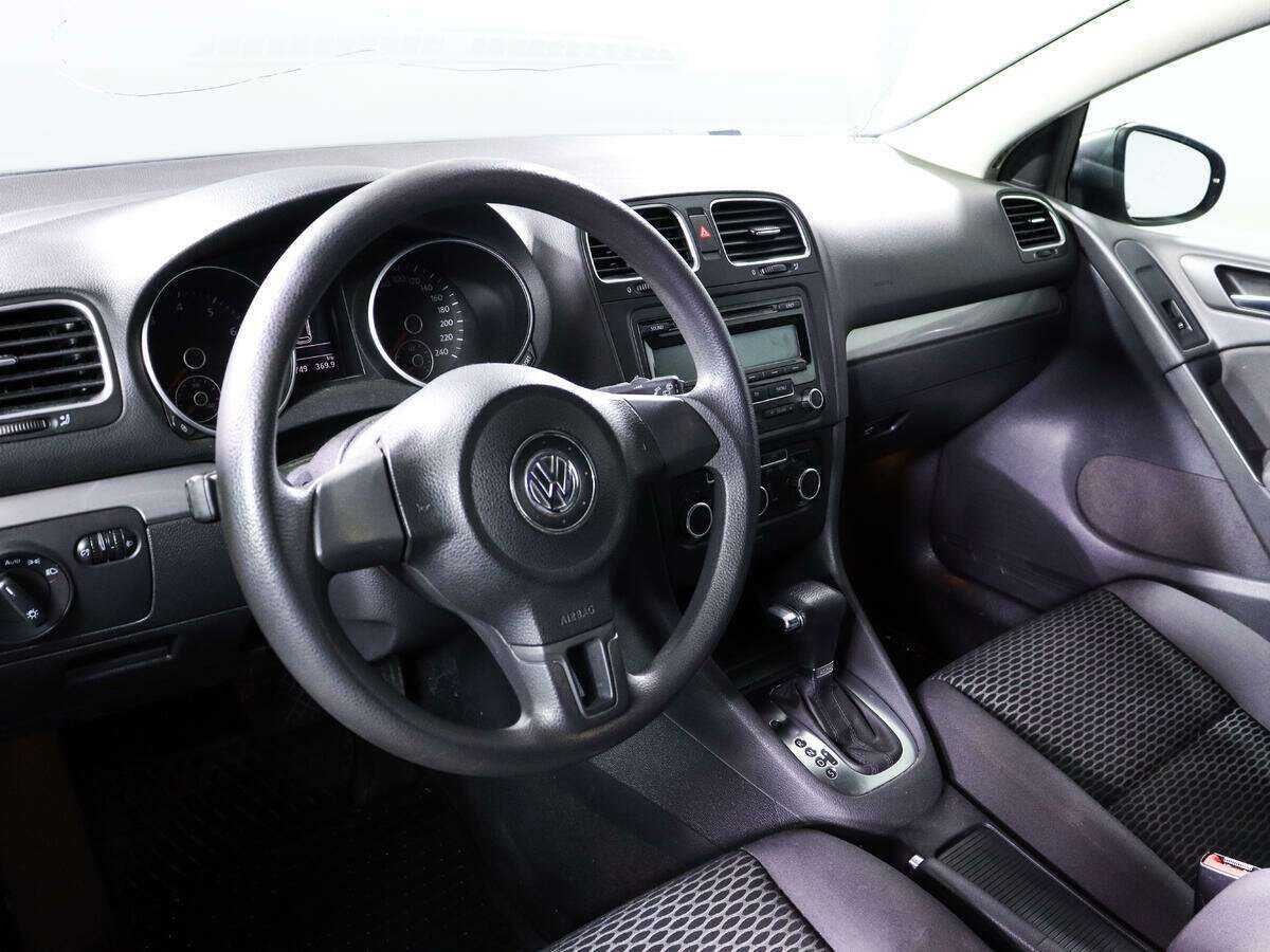Volkswagen Golf с пробегом — 2010 год. Фото: #11