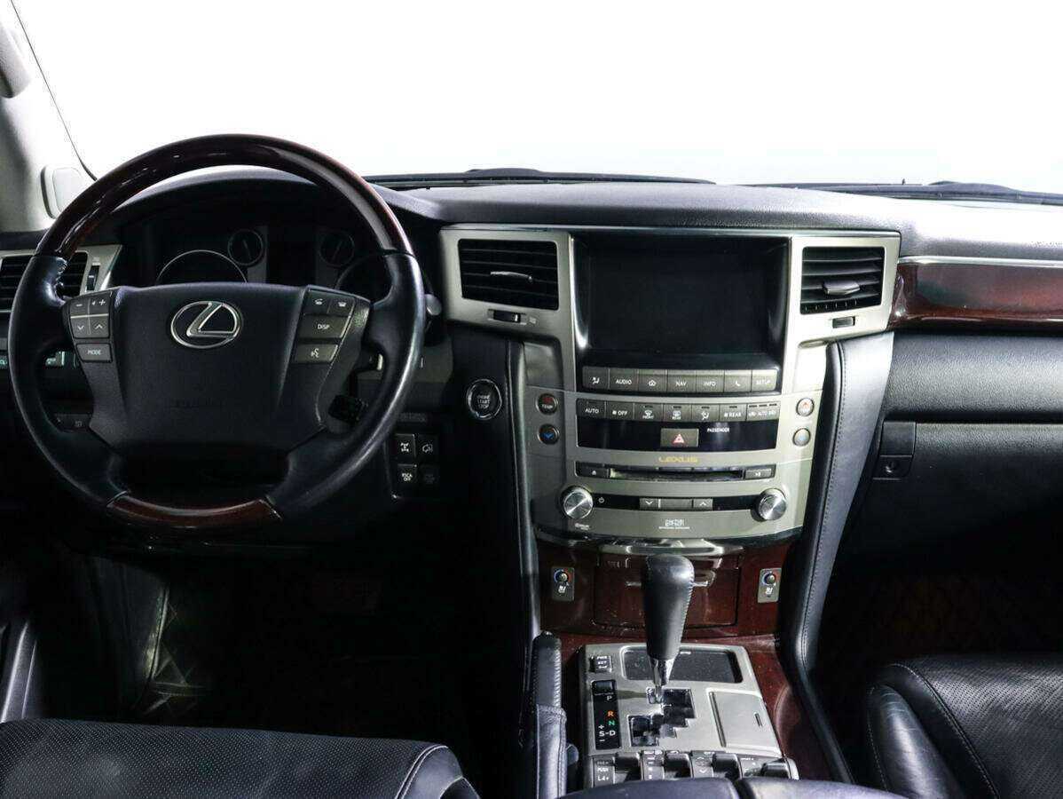 Lexus LX с пробегом — 2012 год. Фото: #10