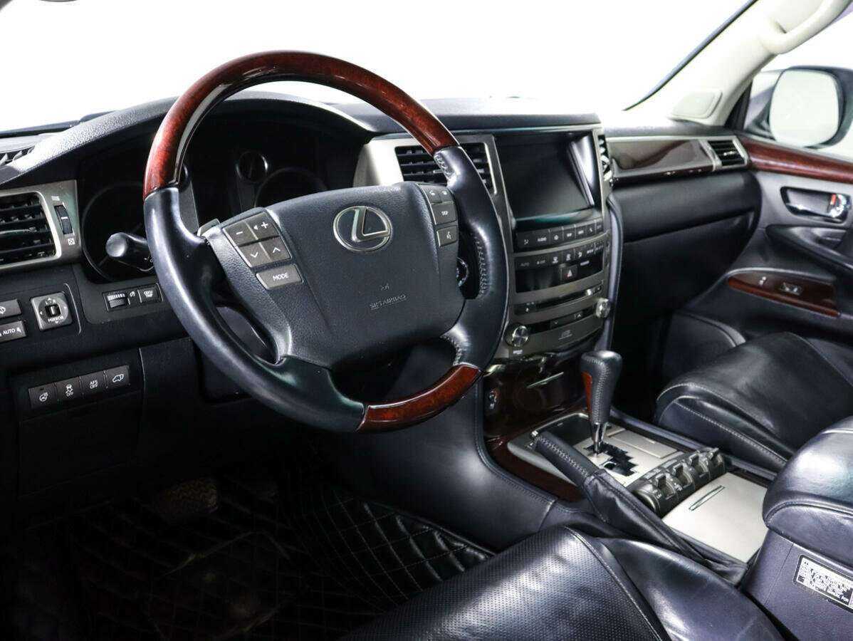 Lexus LX с пробегом — 2012 год. Фото: #12