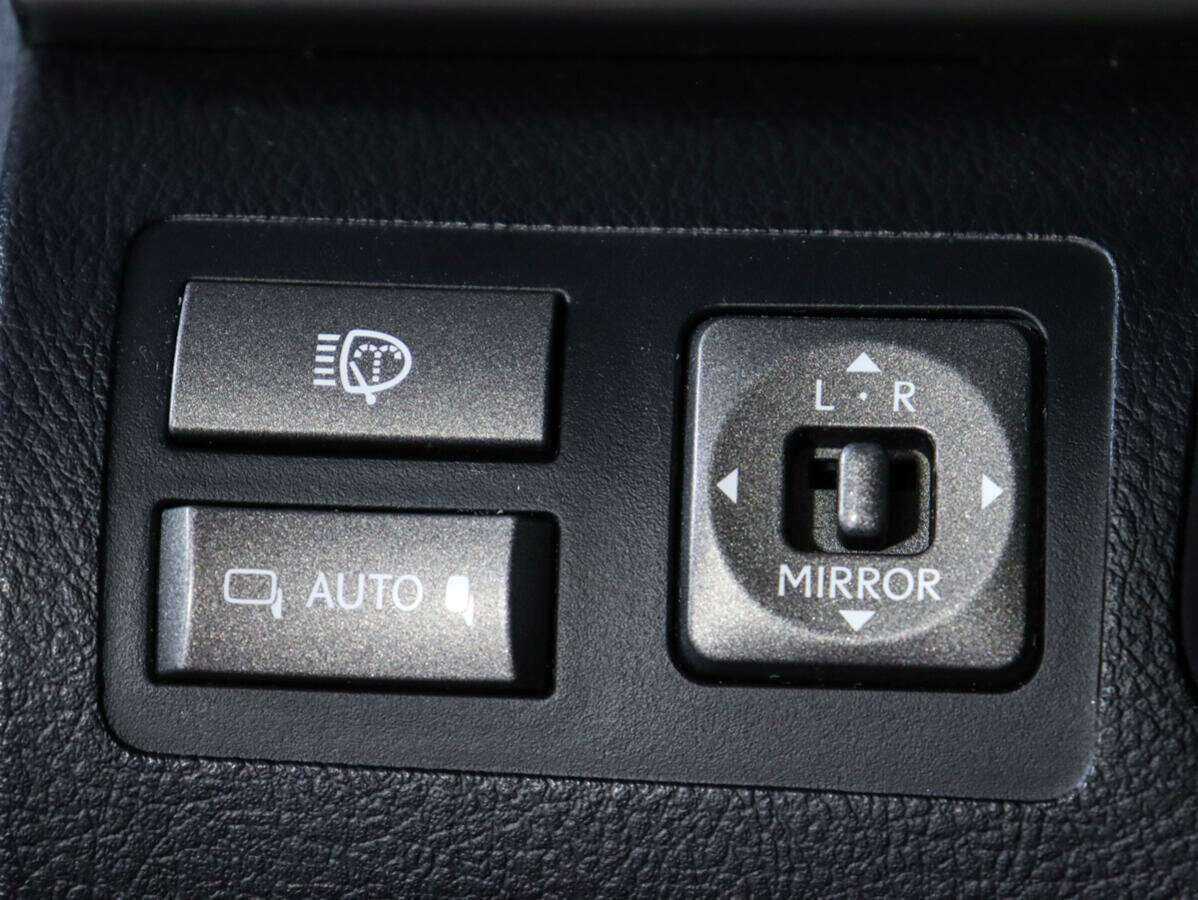 Lexus LX с пробегом — 2012 год. Фото: #17