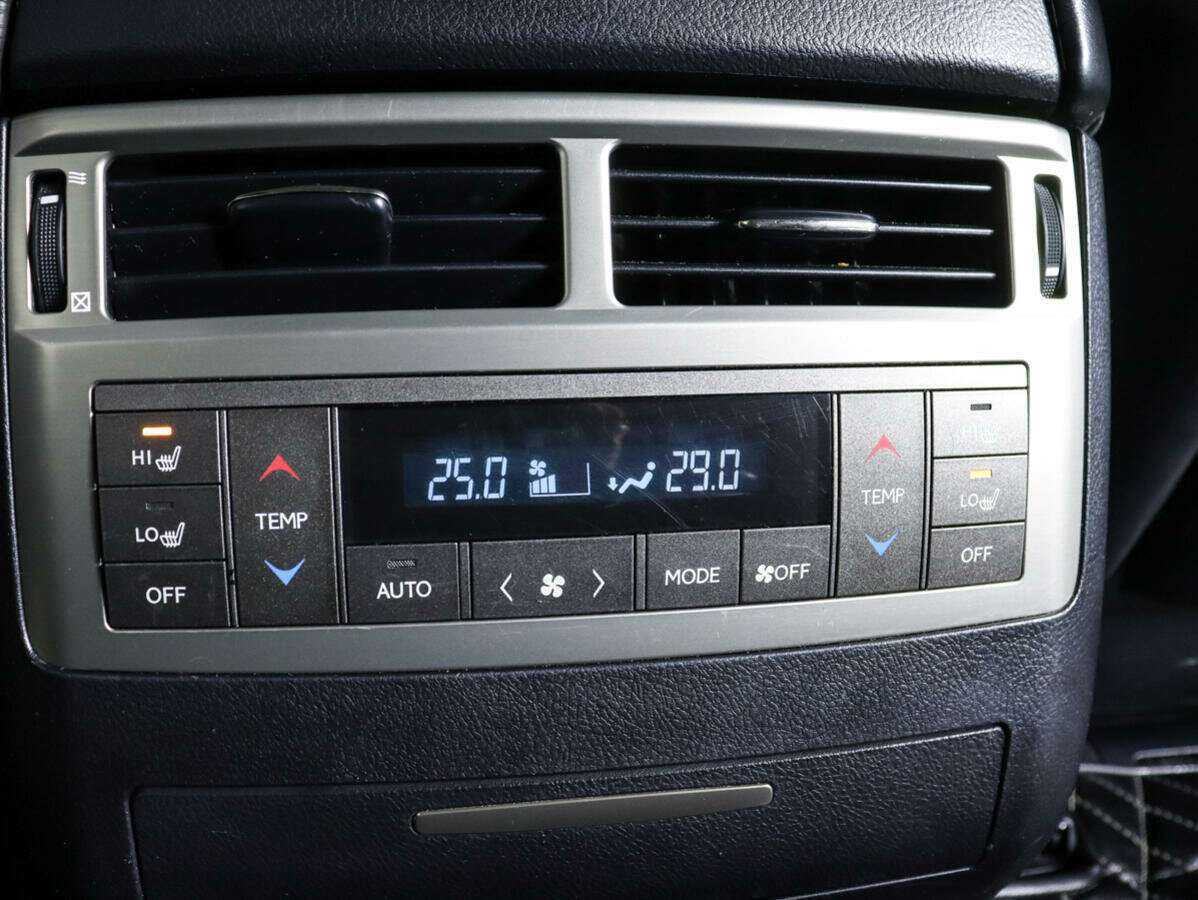 Lexus LX с пробегом — 2012 год. Фото: #23