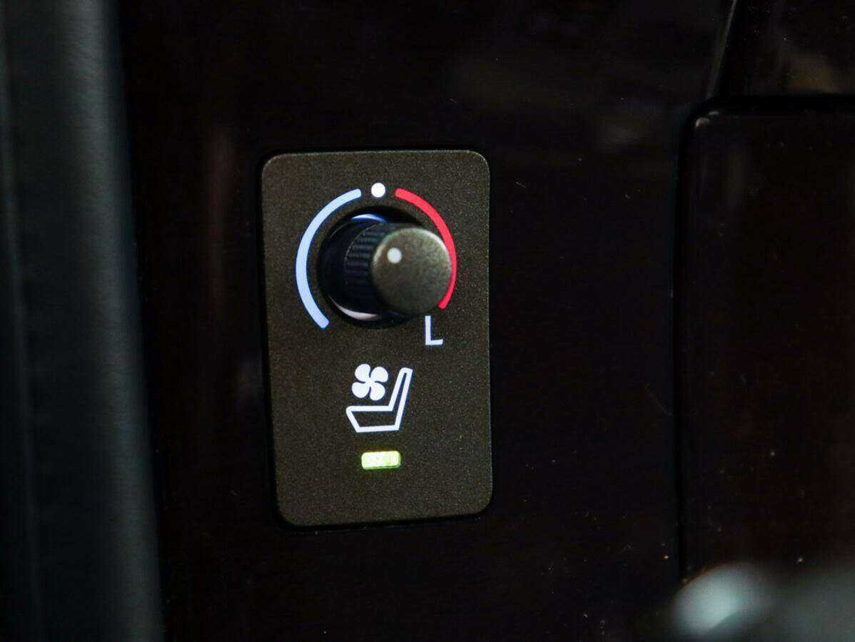 Lexus LX с пробегом — 2012 год. Фото: #26