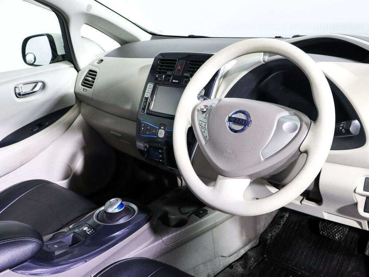 Nissan Leaf с пробегом — 2011 год. Фото: #11