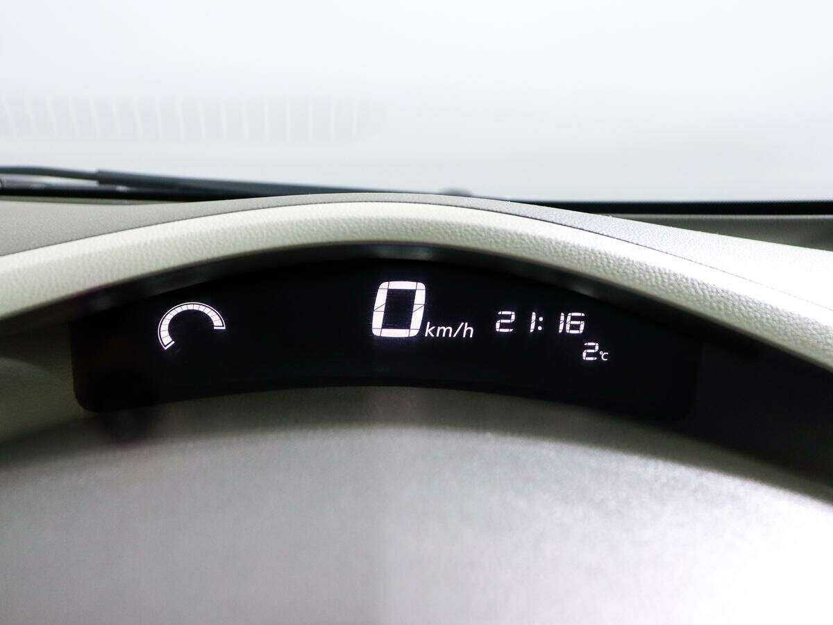 Nissan Leaf с пробегом — 2011 год. Фото: #12