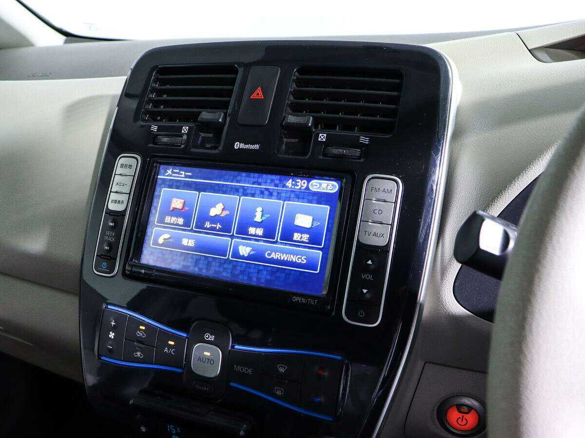 Nissan Leaf с пробегом — 2011 год. Фото: #13