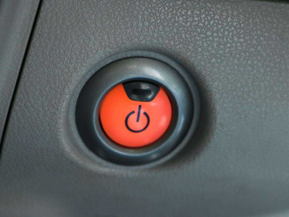 Nissan Leaf с пробегом — 2011 год. Фото: #16