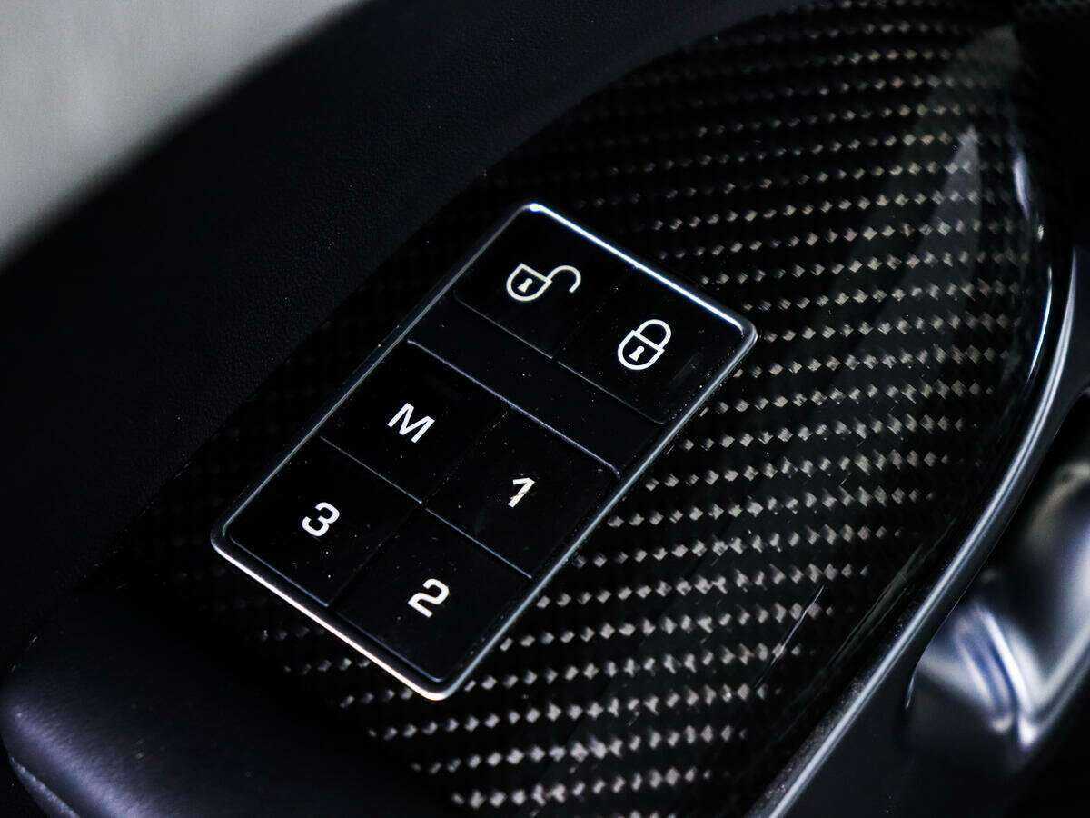 Land Rover Range Rover Sport с пробегом — 2015 год. Фото: #21