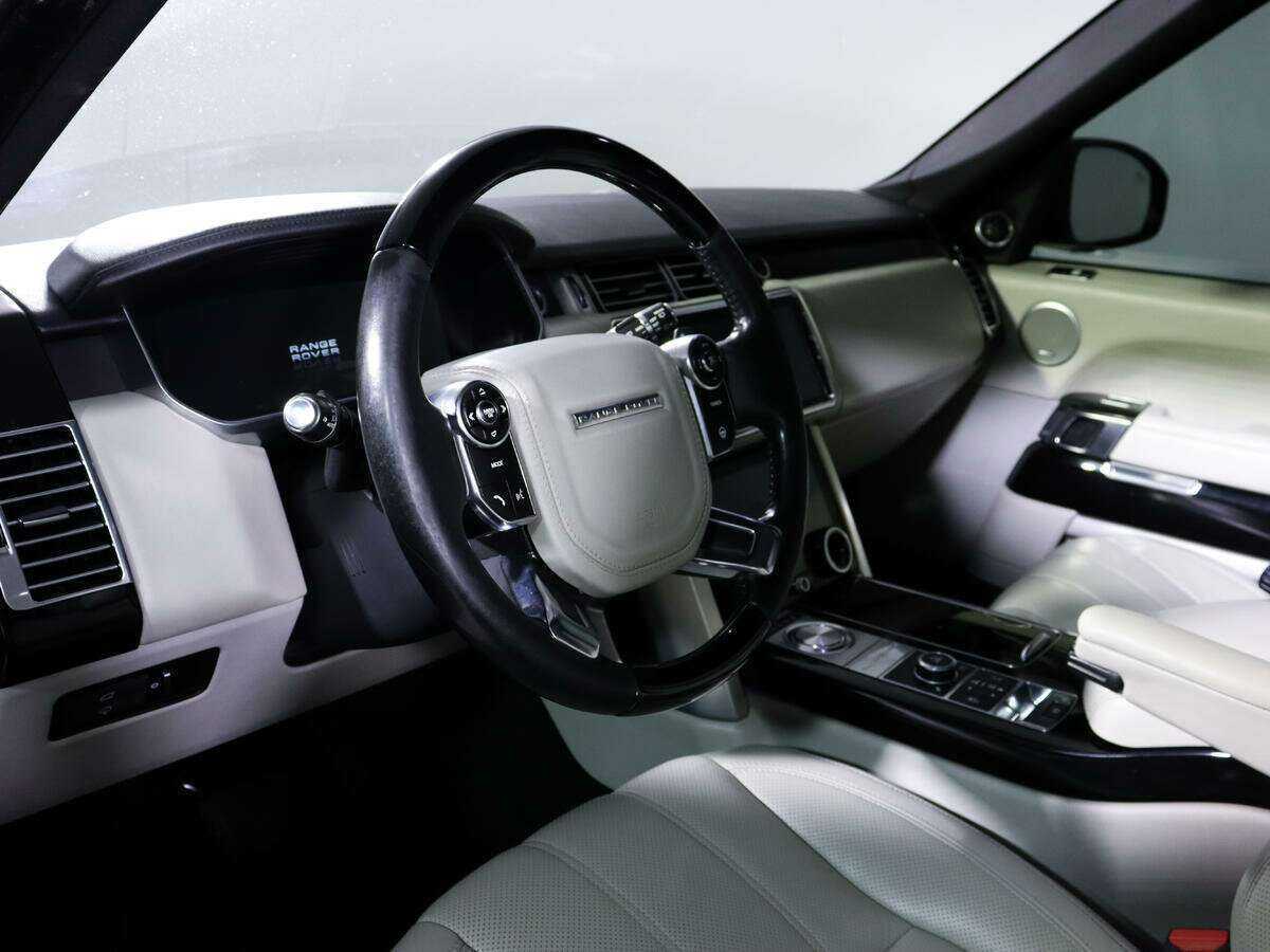Land Rover Range Rover с пробегом — 2012 год. Фото: #11