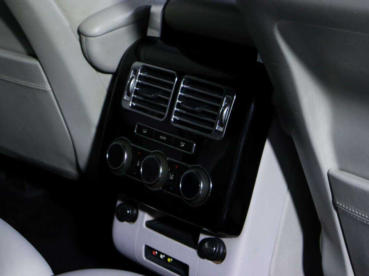 Land Rover Range Rover с пробегом — 2012 год. Фото: #16