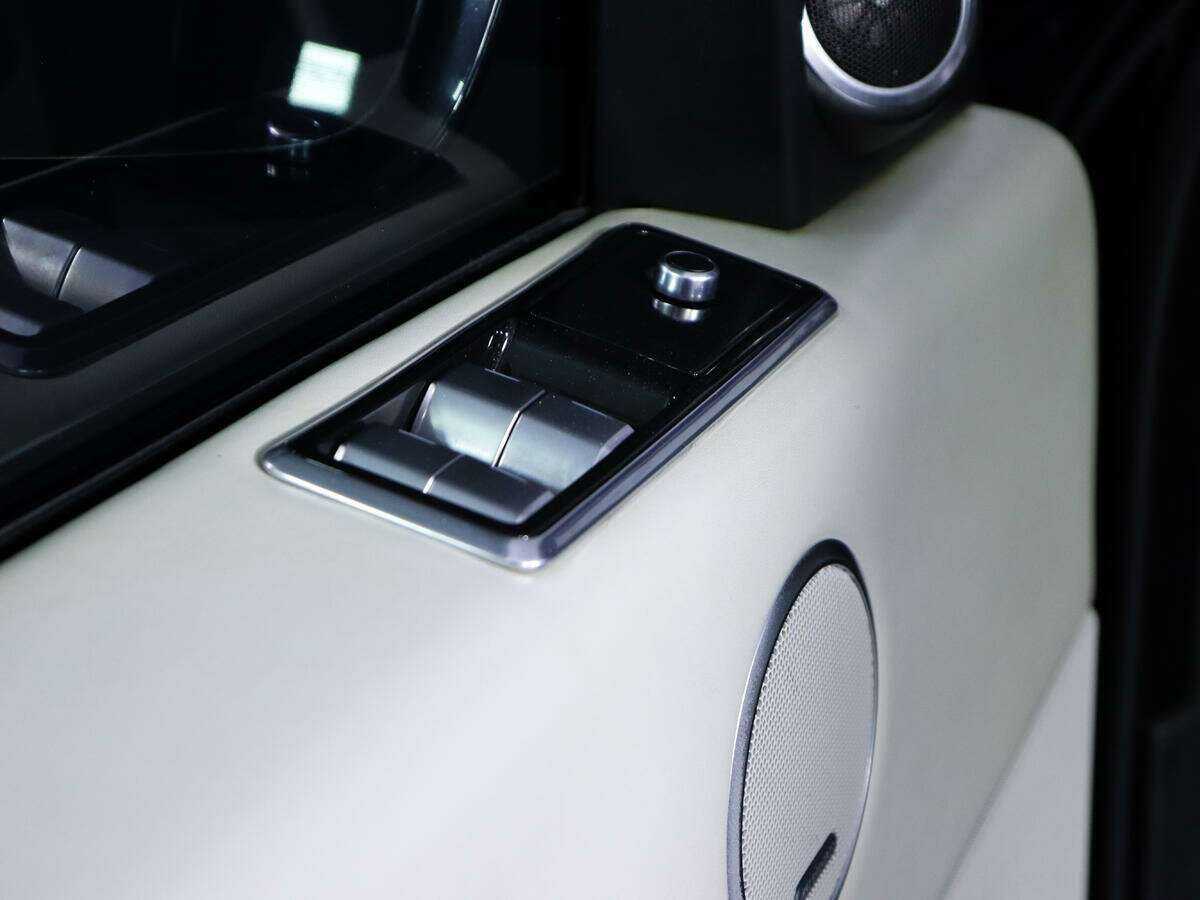 Land Rover Range Rover с пробегом — 2012 год. Фото: #21