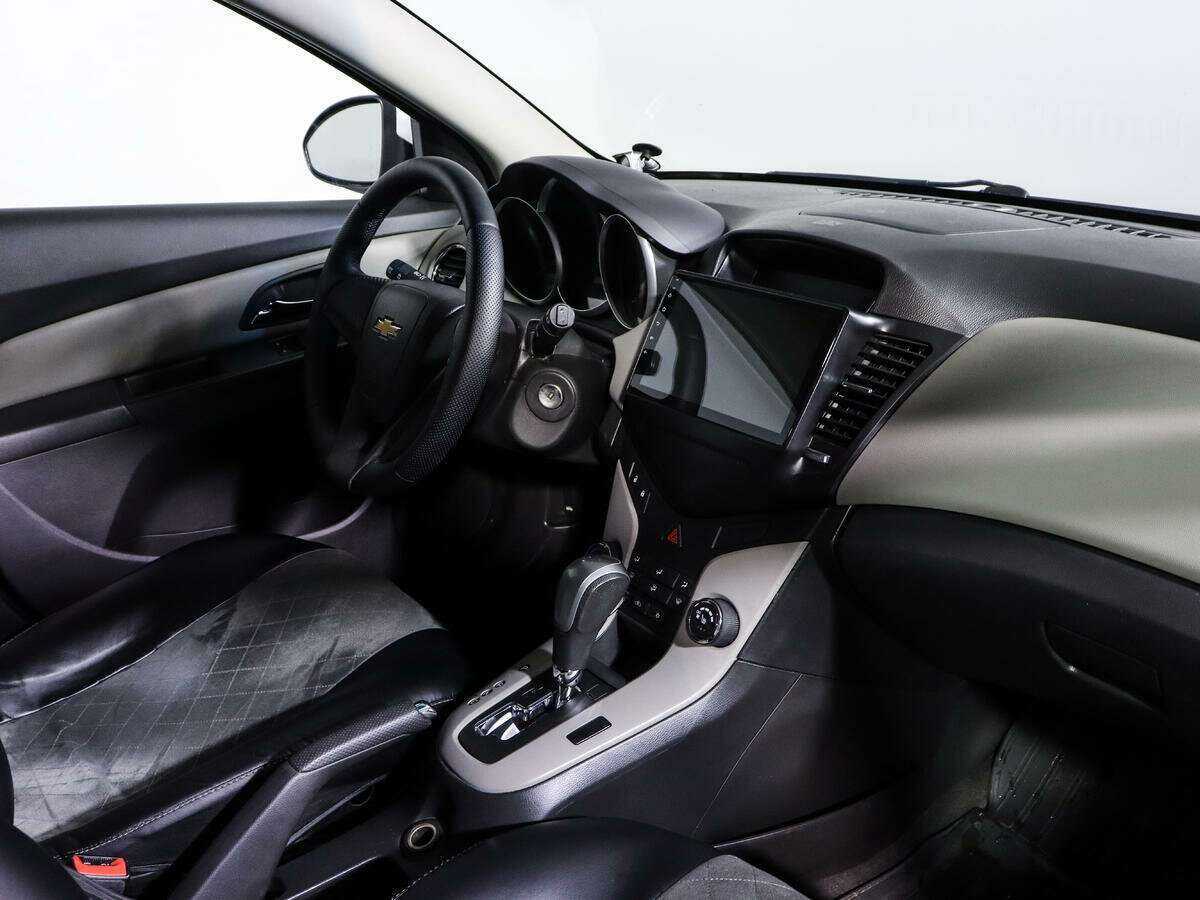 Chevrolet Cruze с пробегом — 2012 год. Фото: #8