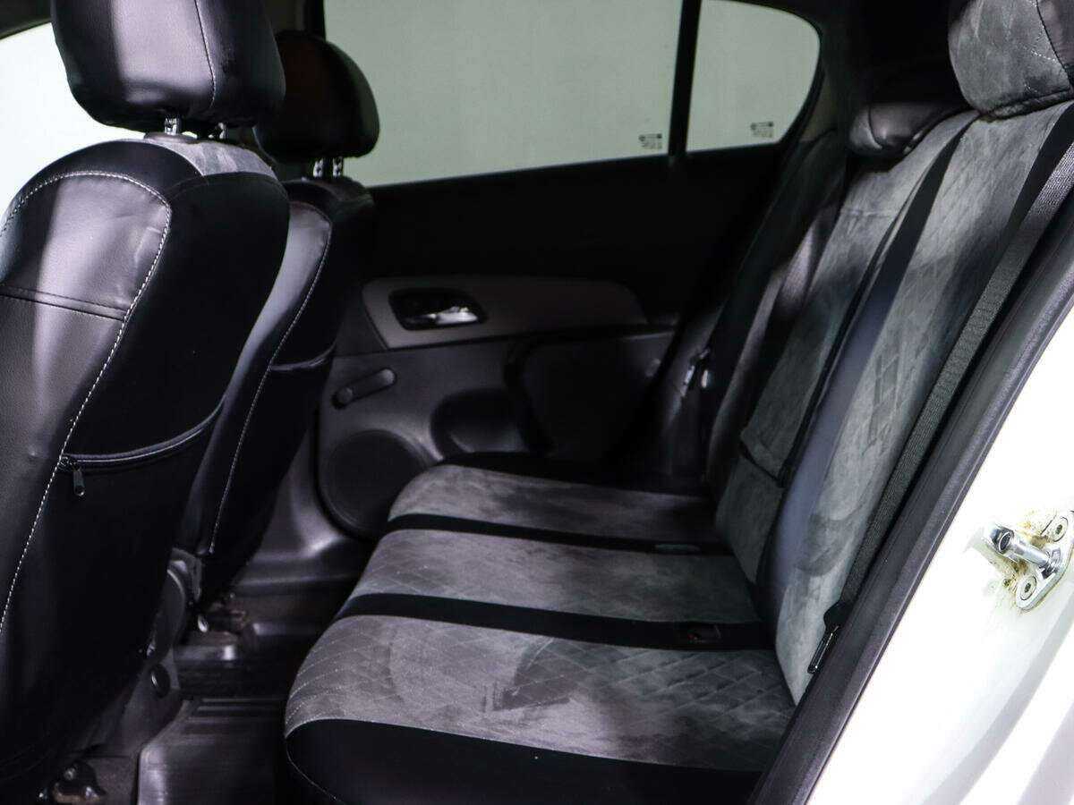 Chevrolet Cruze с пробегом — 2012 год. Фото: #9