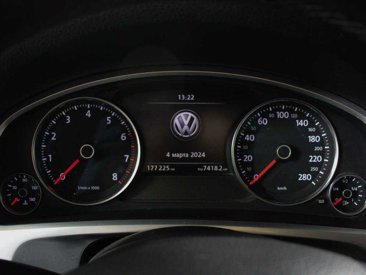 Volkswagen Touareg с пробегом — 2015 год. Фото: #7