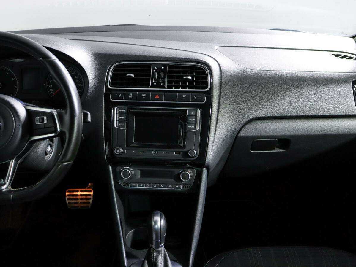 Volkswagen Polo с пробегом — 2017 год. Фото: #12