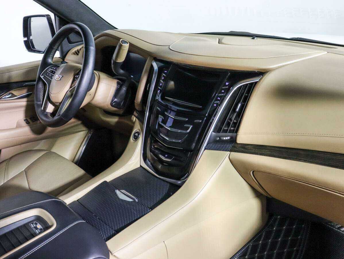 Cadillac Escalade с пробегом — 2018 год. Фото: #8