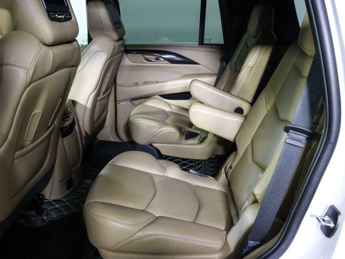 Cadillac Escalade с пробегом — 2018 год. Фото: #9