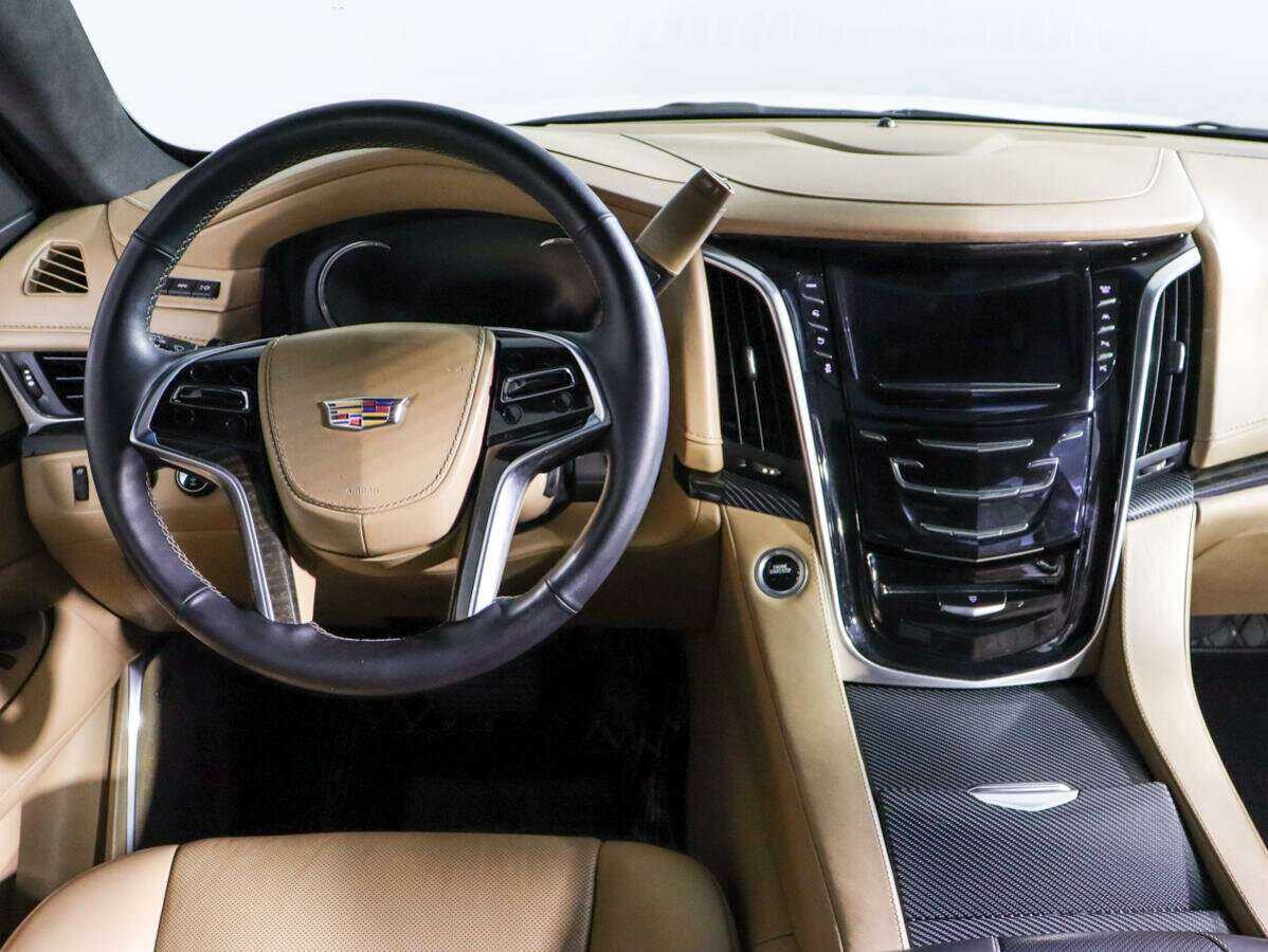 Cadillac Escalade с пробегом — 2018 год. Фото: #11