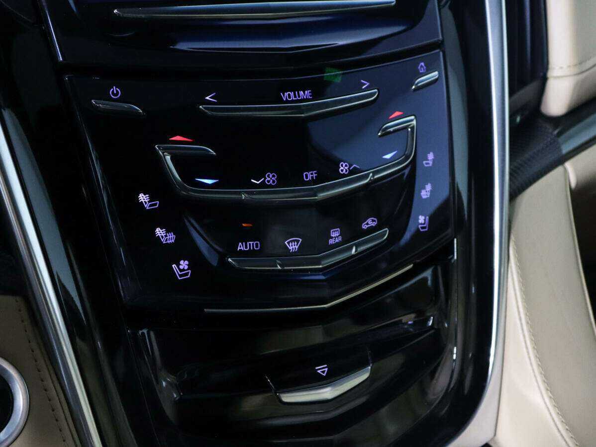 Cadillac Escalade с пробегом — 2018 год. Фото: #18