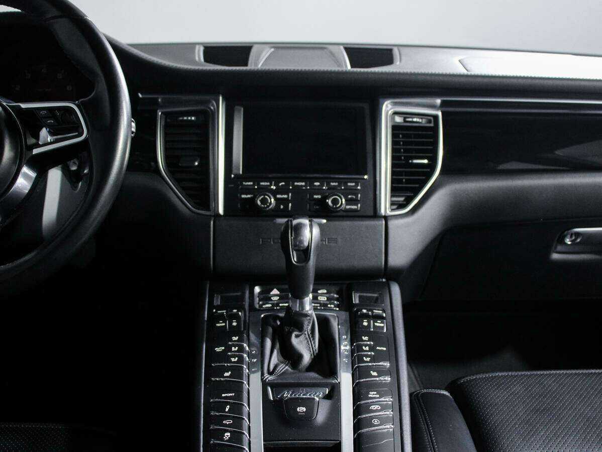 Porsche Macan с пробегом — 2015 год. Фото: #12