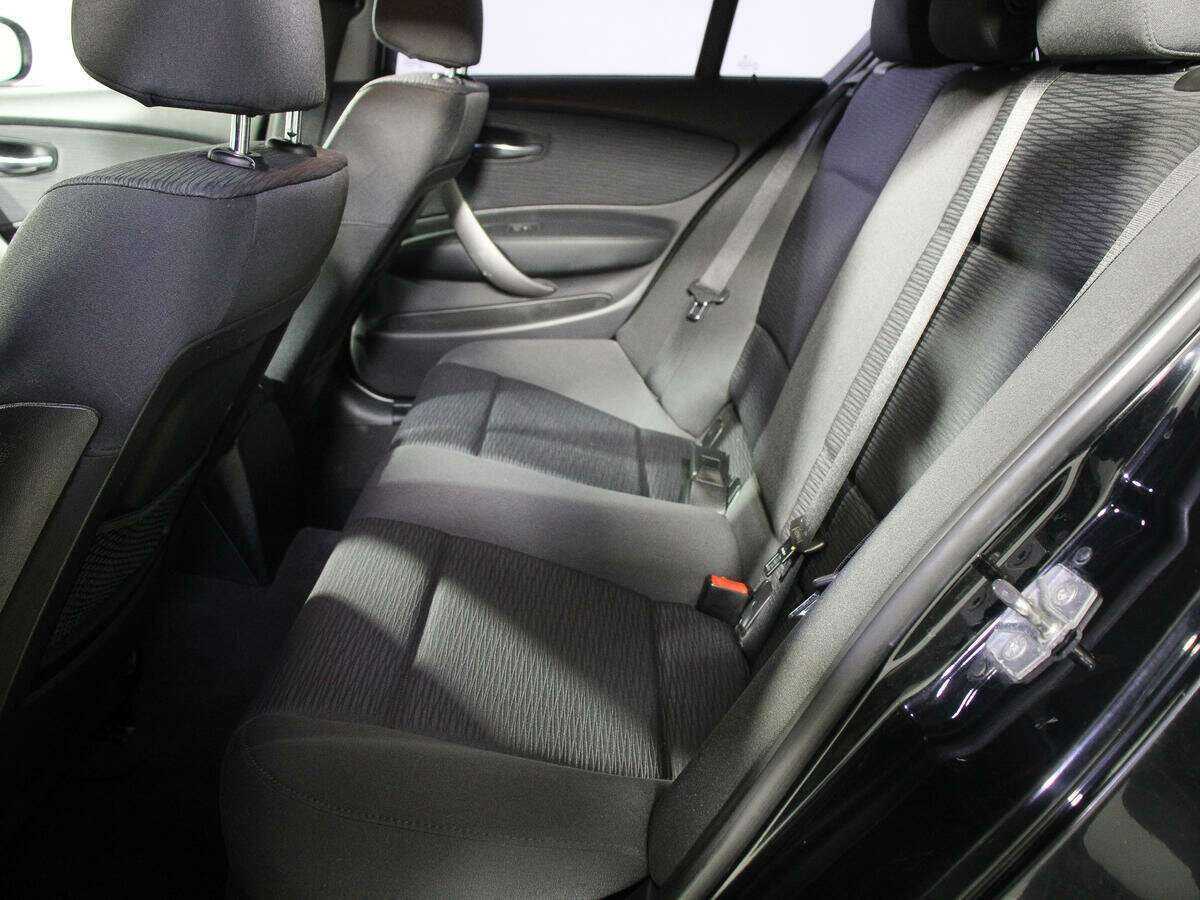 BMW 1 серии с пробегом — 2010 год. Фото: #8