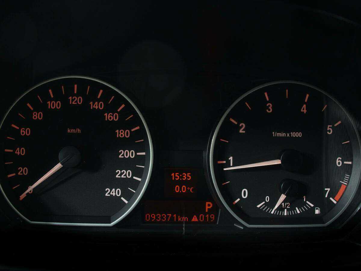 BMW 1 серии с пробегом — 2010 год. Фото: #9