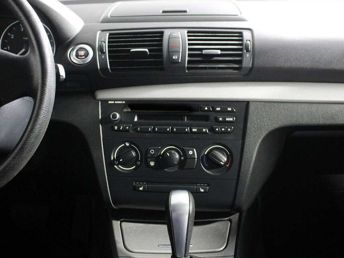 BMW 1 серии с пробегом — 2010 год. Фото: #11