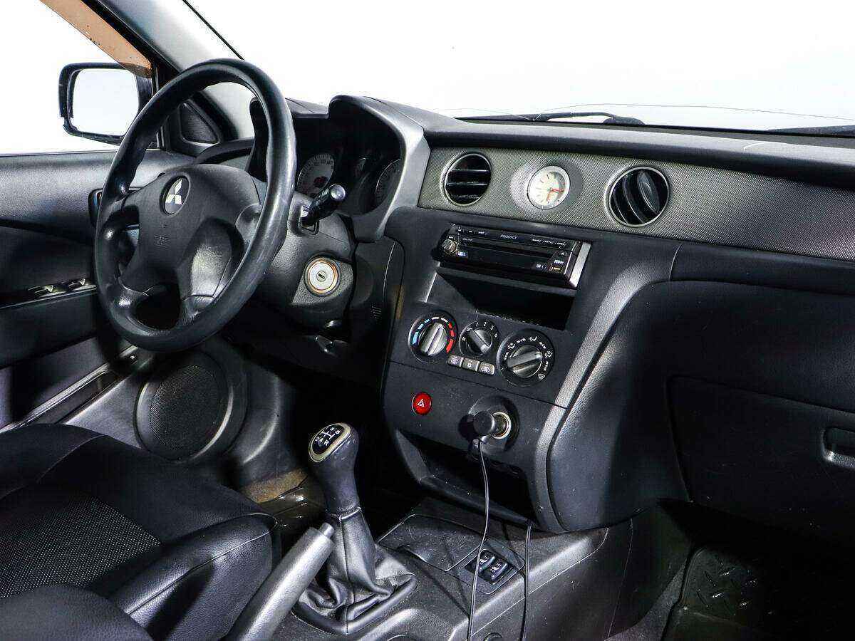 Mitsubishi Outlander с пробегом — 2006 год. Фото: #8
