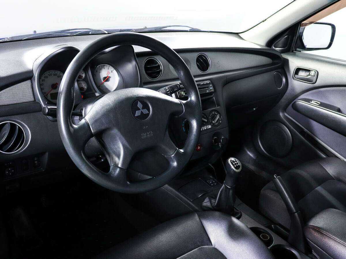 Mitsubishi Outlander с пробегом — 2006 год. Фото: #13
