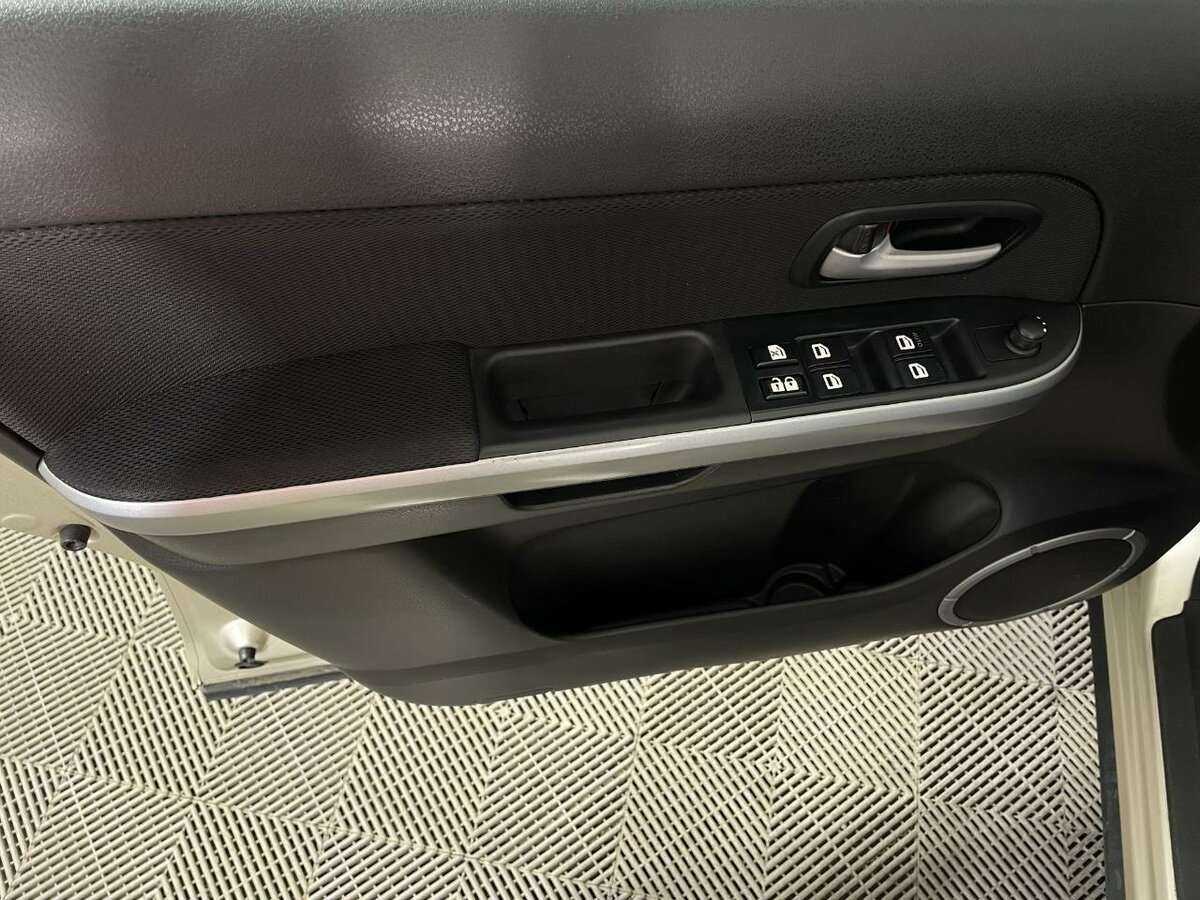 Suzuki Grand Vitara с пробегом — 2010 год. Фото: #6