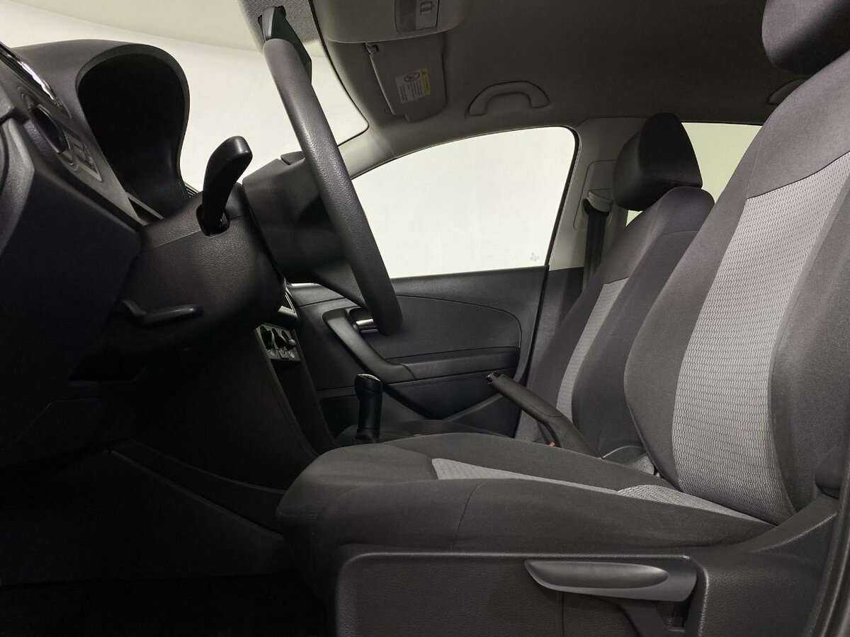 Volkswagen Polo с пробегом — 2011 год. Фото: #7