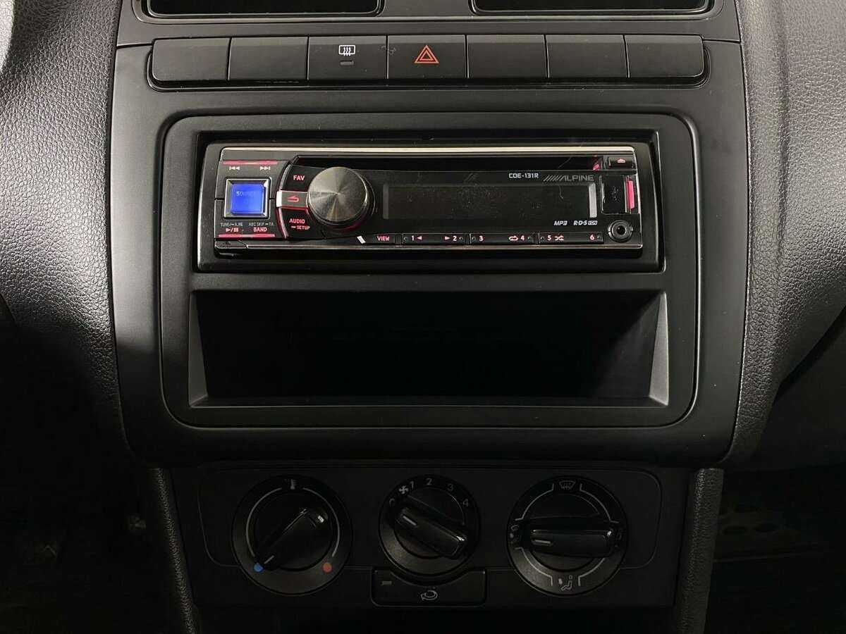 Volkswagen Polo с пробегом — 2011 год. Фото: #9