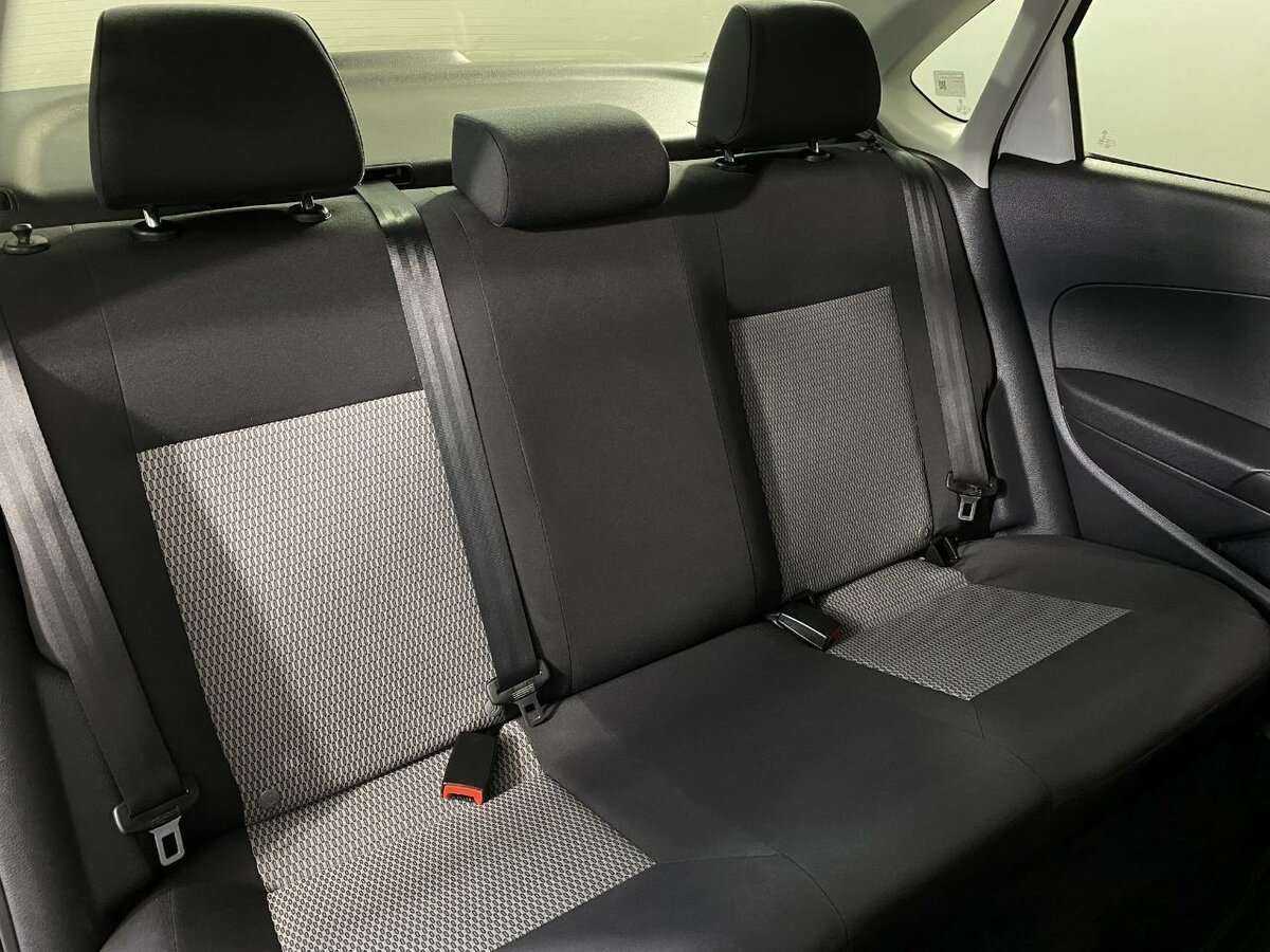 Volkswagen Polo с пробегом — 2011 год. Фото: #12