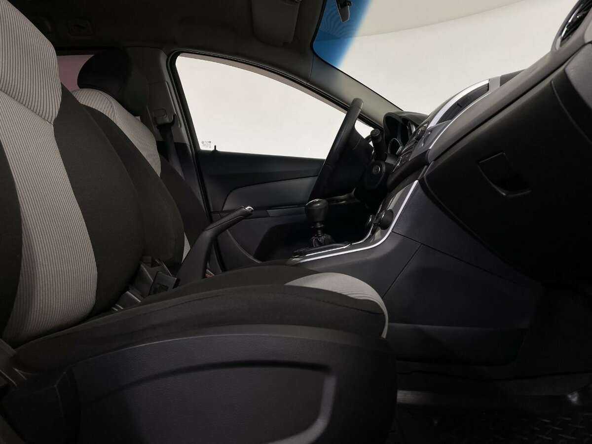 Chevrolet Cruze с пробегом — 2014 год. Фото: #12