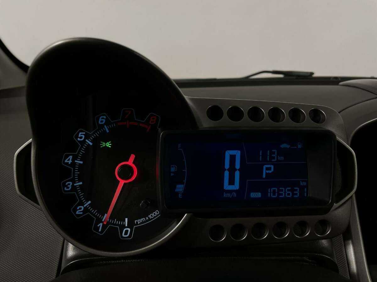 Chevrolet Aveo с пробегом — 2015 год. Фото: #8