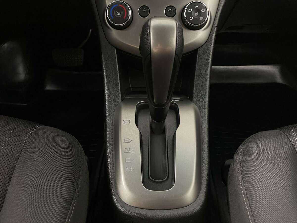 Chevrolet Aveo с пробегом — 2015 год. Фото: #10