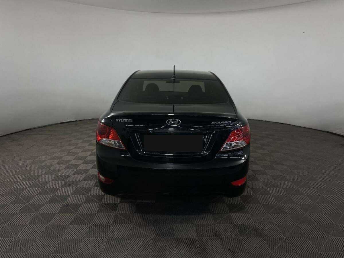 Hyundai Solaris с пробегом — 2011 год. Фото: #2