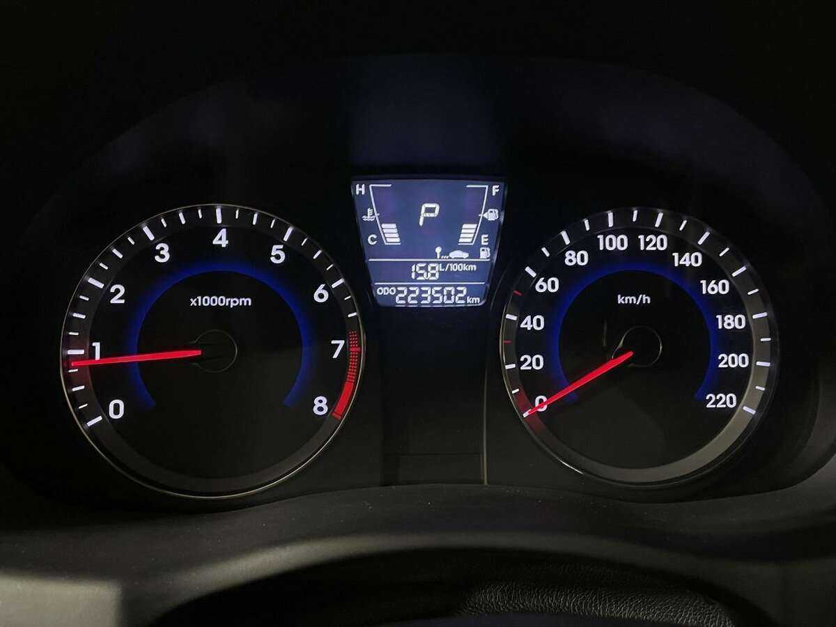 Hyundai Solaris с пробегом — 2011 год. Фото: #10