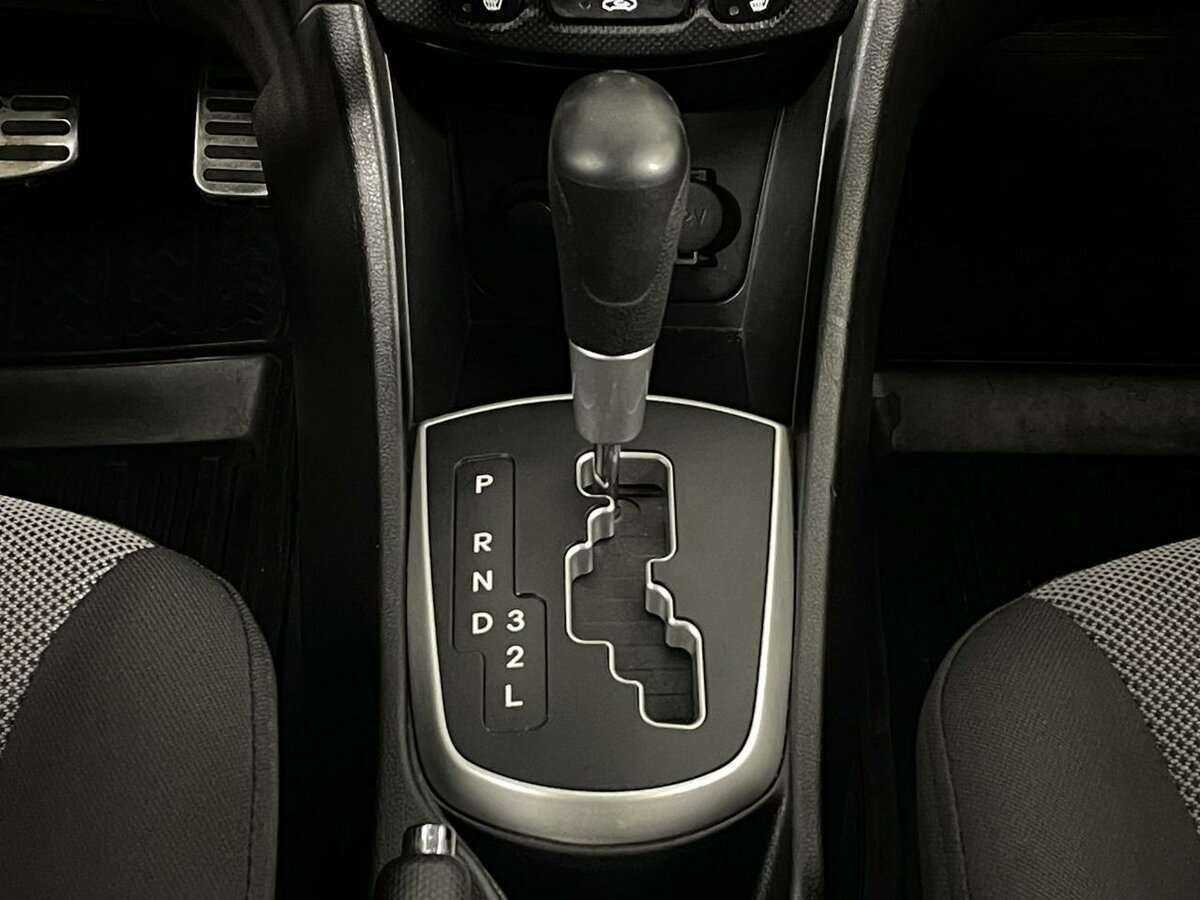 Hyundai Solaris с пробегом — 2011 год. Фото: #12